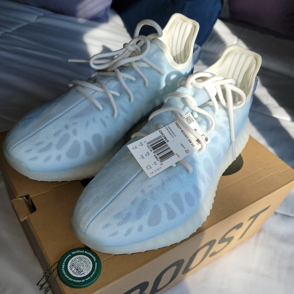 NEW!!!!! Authentic Adidas Yeezy Boost 350 V2 Mono Ice main image 8